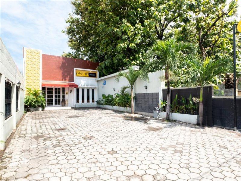 Spot On 2419 Rumah Nugraha Hotel Syariah Γιογκιακάρτα Εξωτερικό φωτογραφία